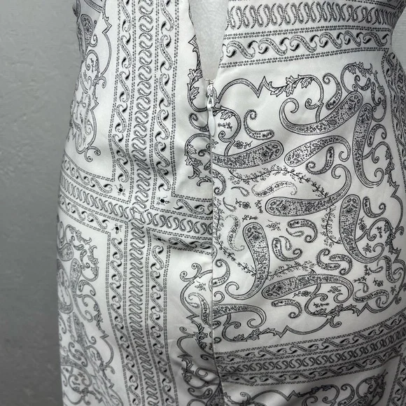 Paisley Bandana Print Strappy Back Slip Midi Sundress
Coastal Summer Resort Lg - Picture 11 of 12